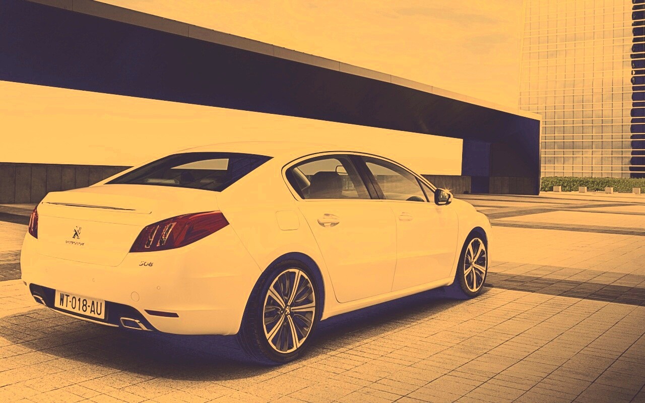 Пежо 308 на стоянке обои