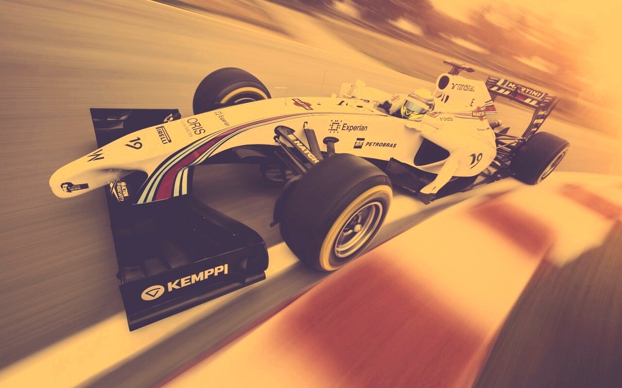 Гоночный болид F1 обои