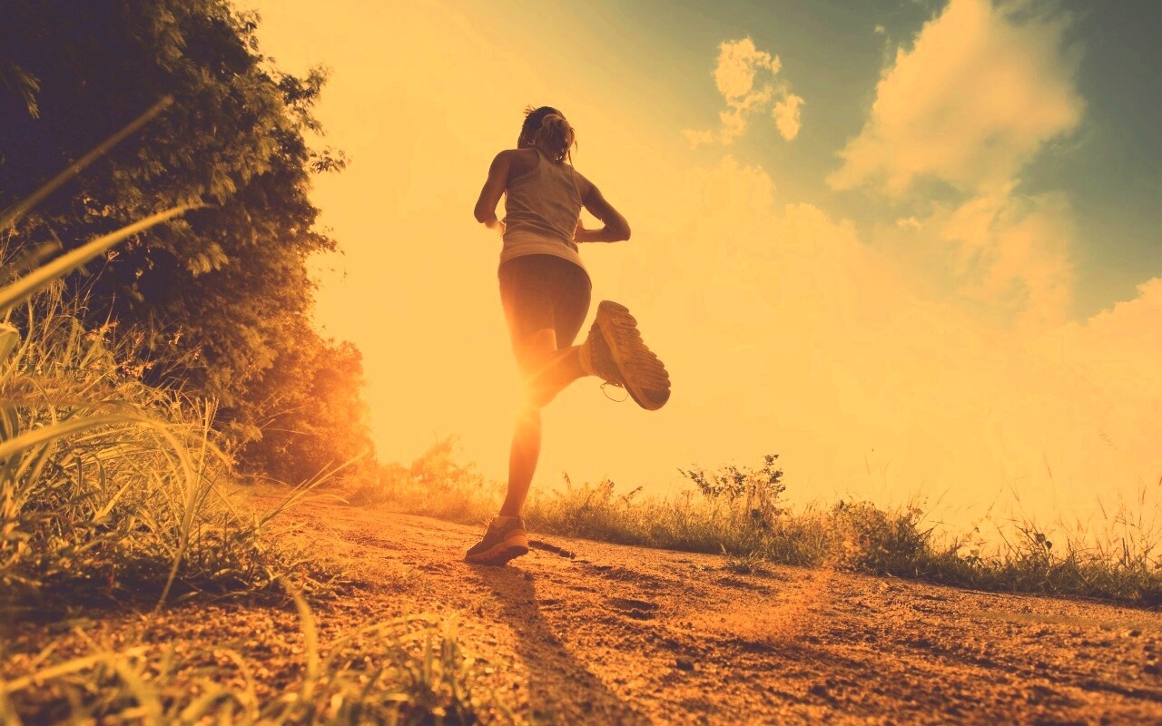 Девушка на пробежке обои