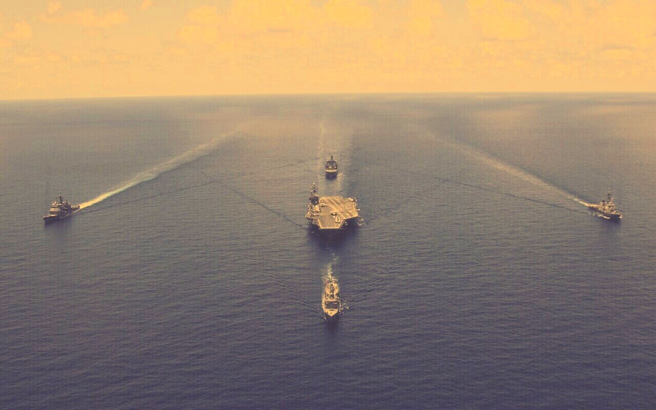 Авианосец с эскортом обои
