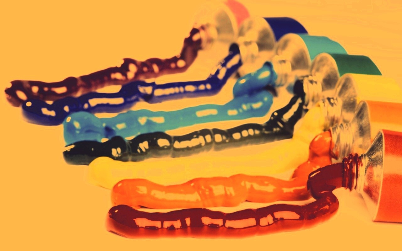 Тюбики с краской обои