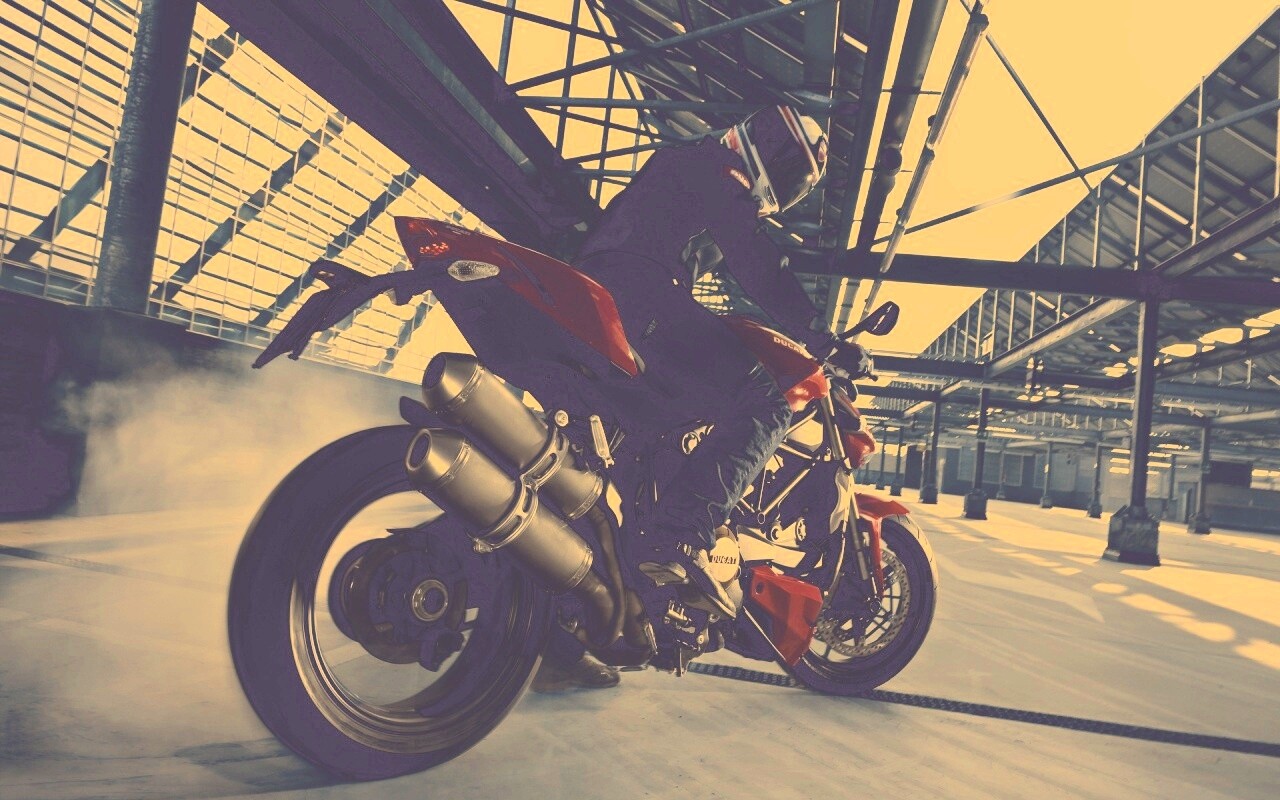 Пробуксовка на мотоцикле обои