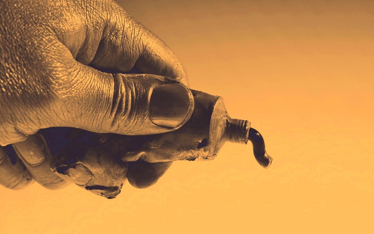 Чёрная краска обои