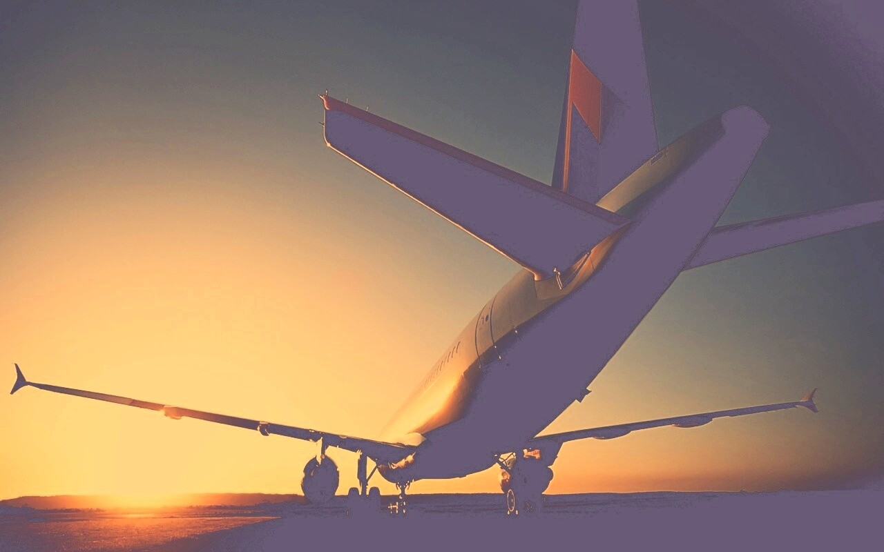 Самолет на закате обои