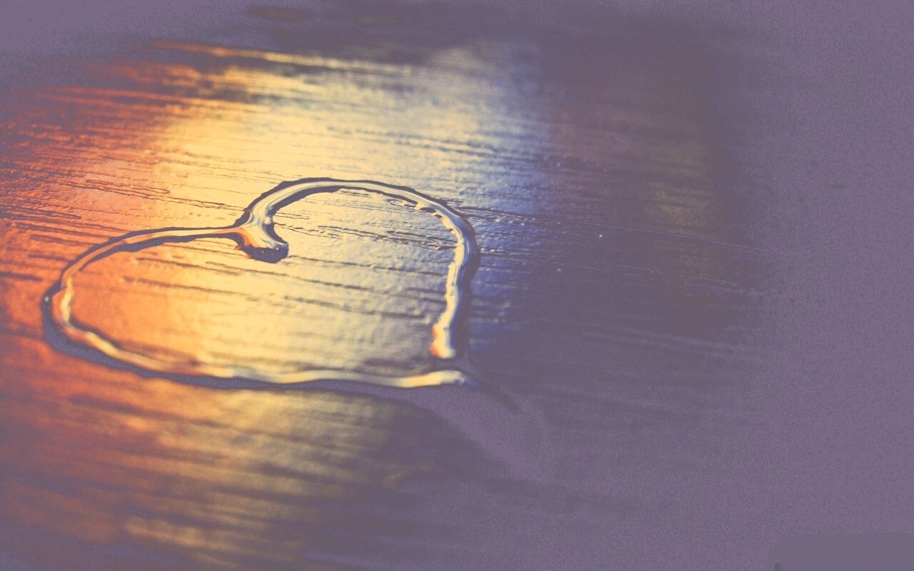 Сердечко из воды обои