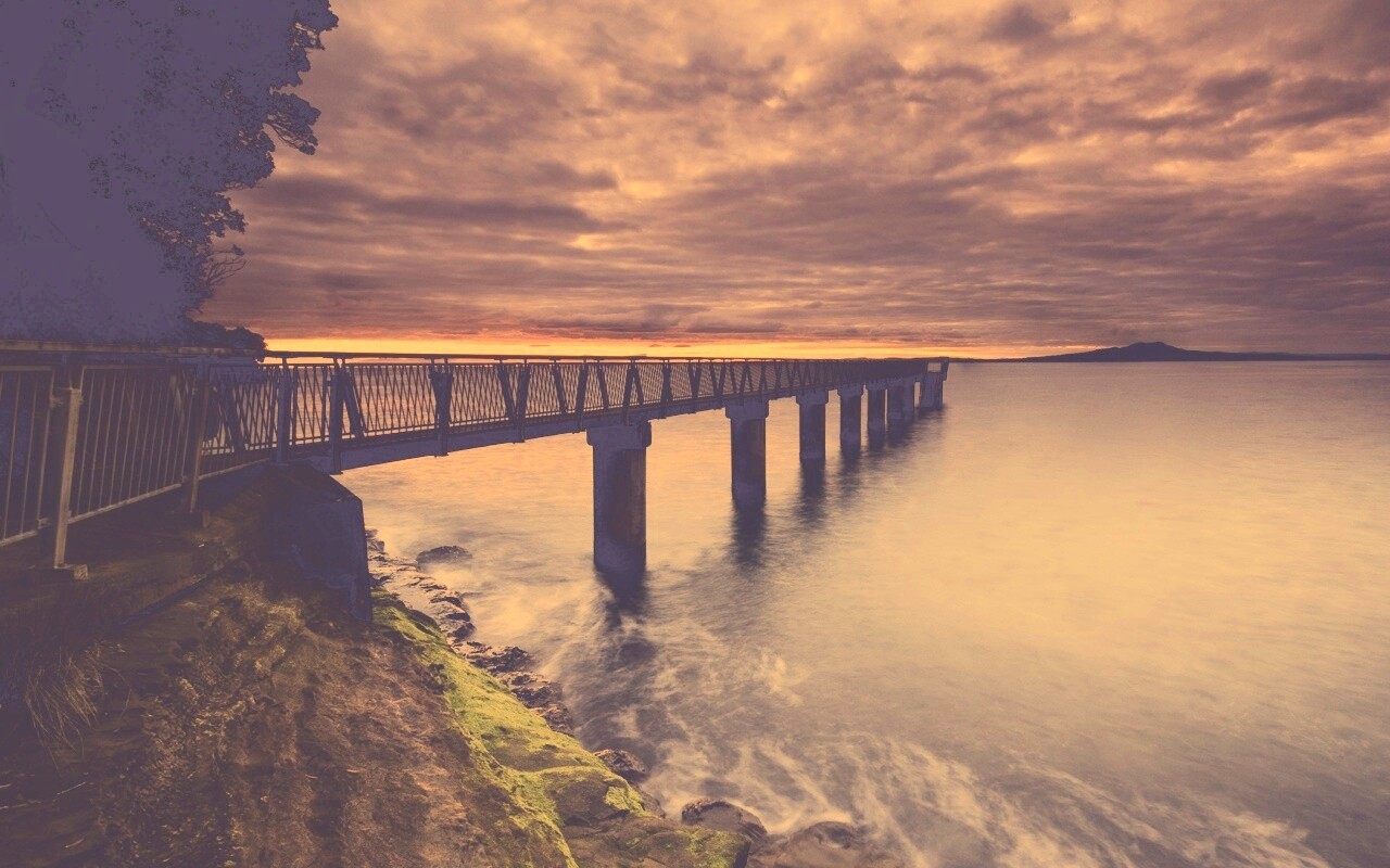 Уходящий в даль причал обои