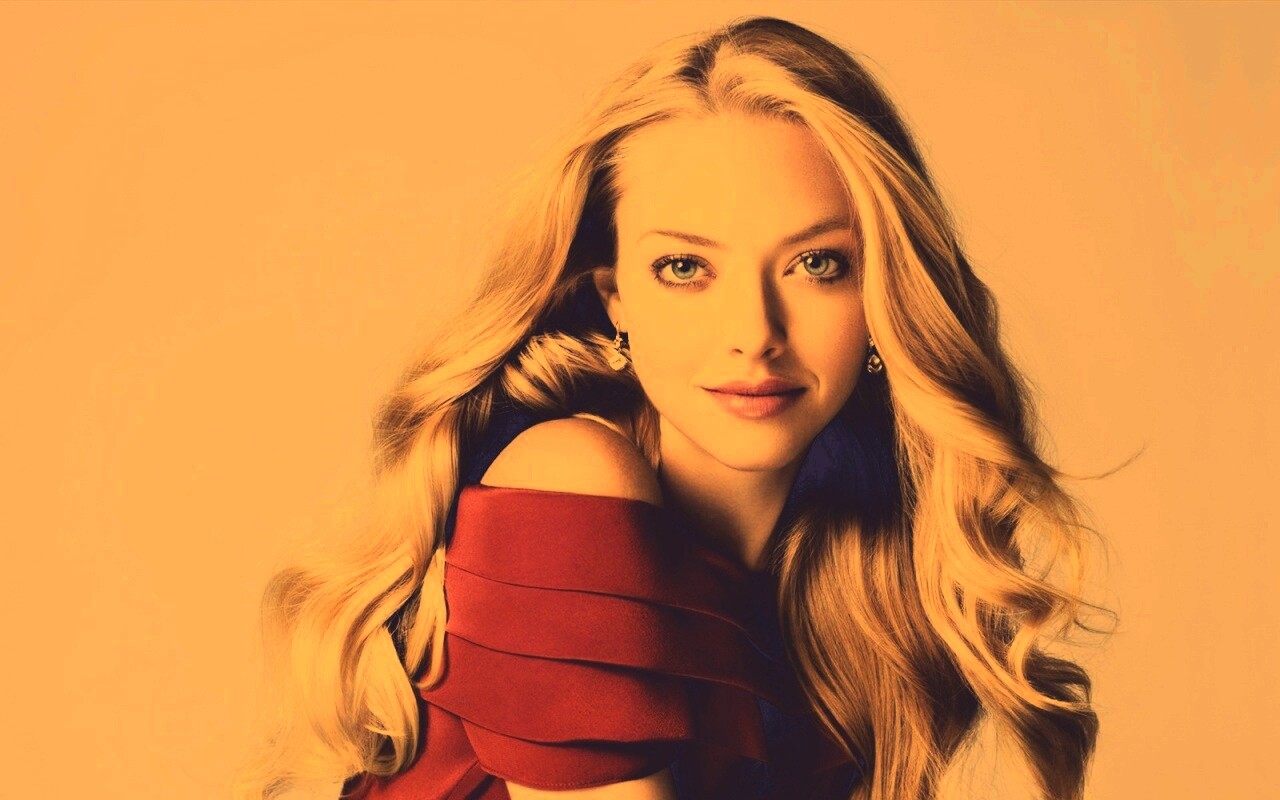 Красавица Аманда Сэйфрид обои