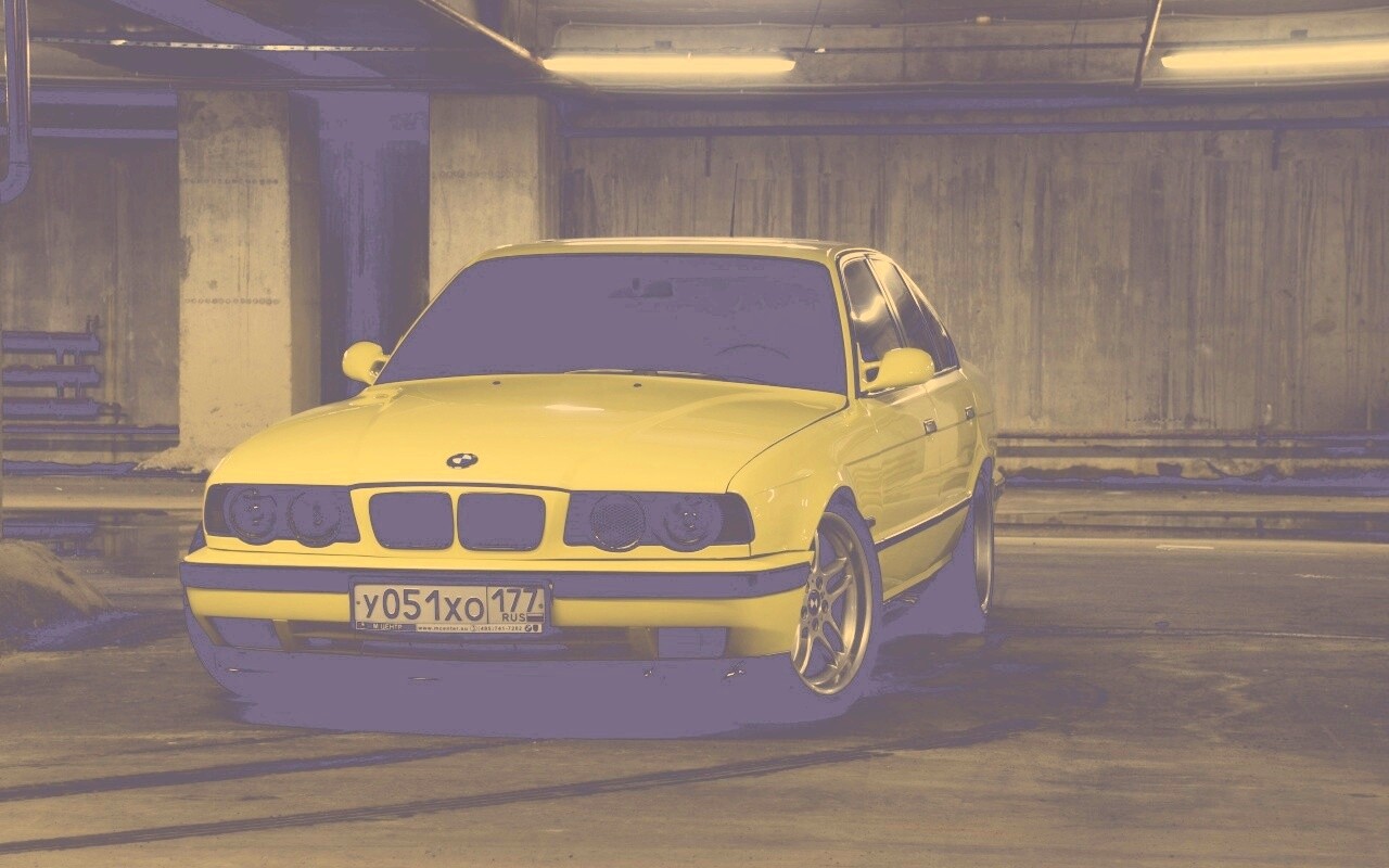 BMW M5 на стоянке обои