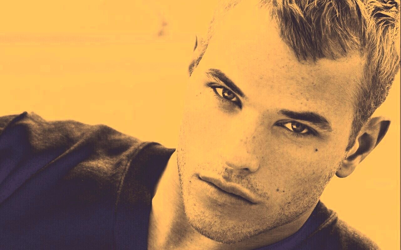 Келлан Латс обои