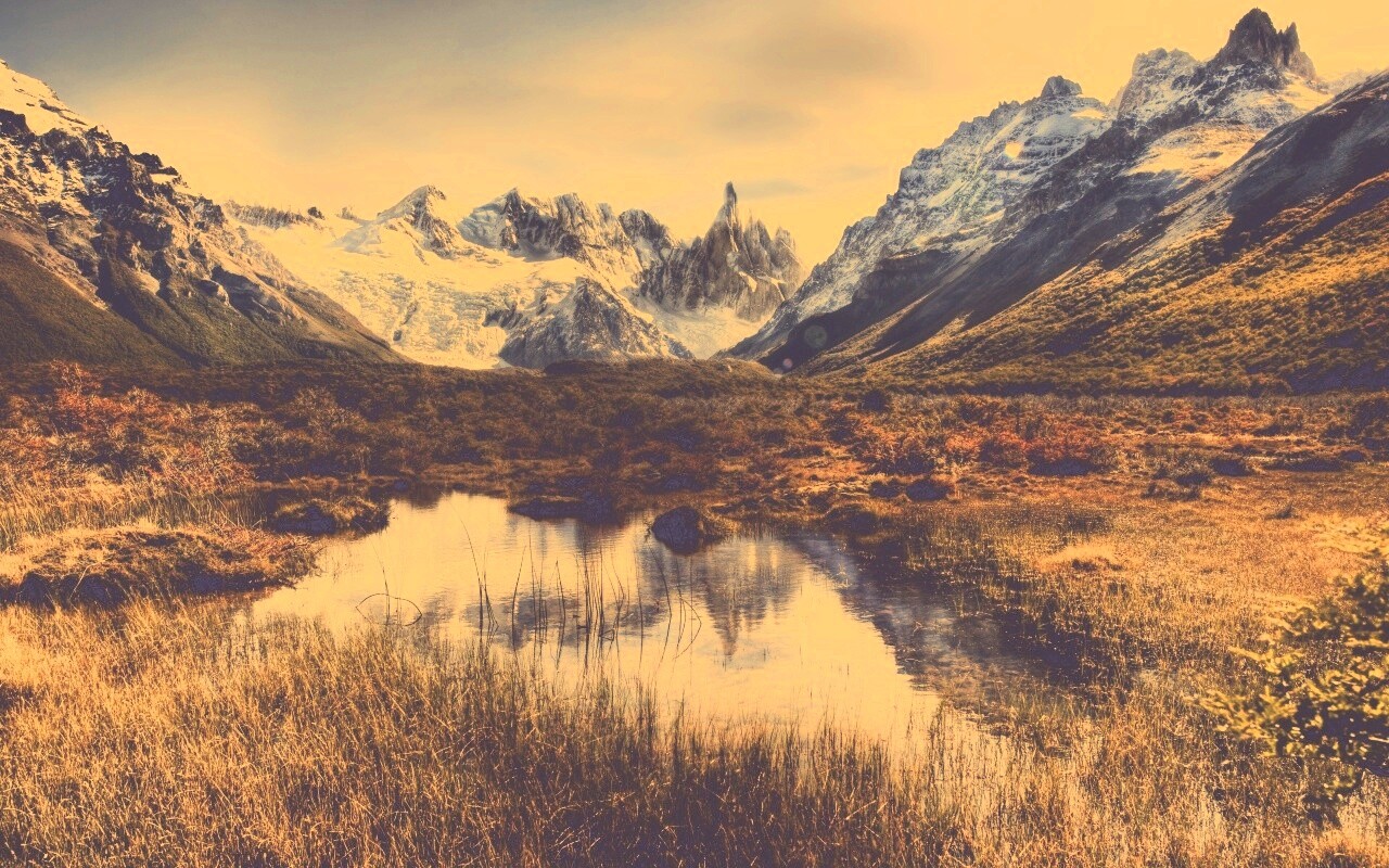 Болота на фоне гор обои