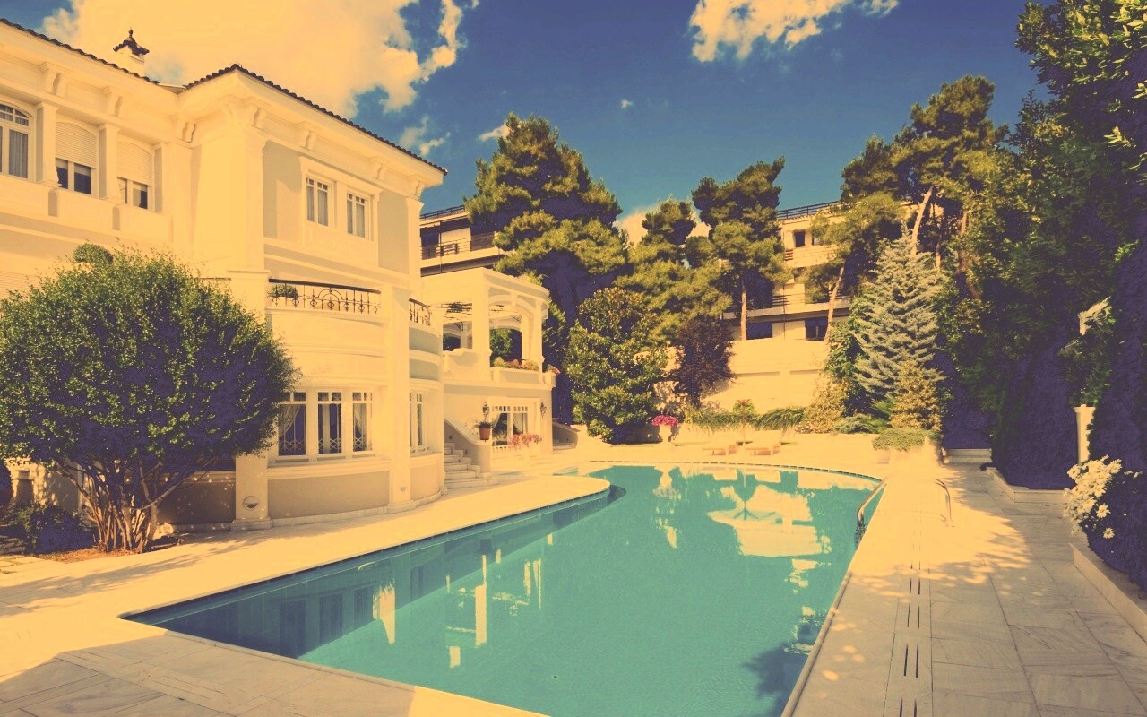 Особняк с бассейном обои