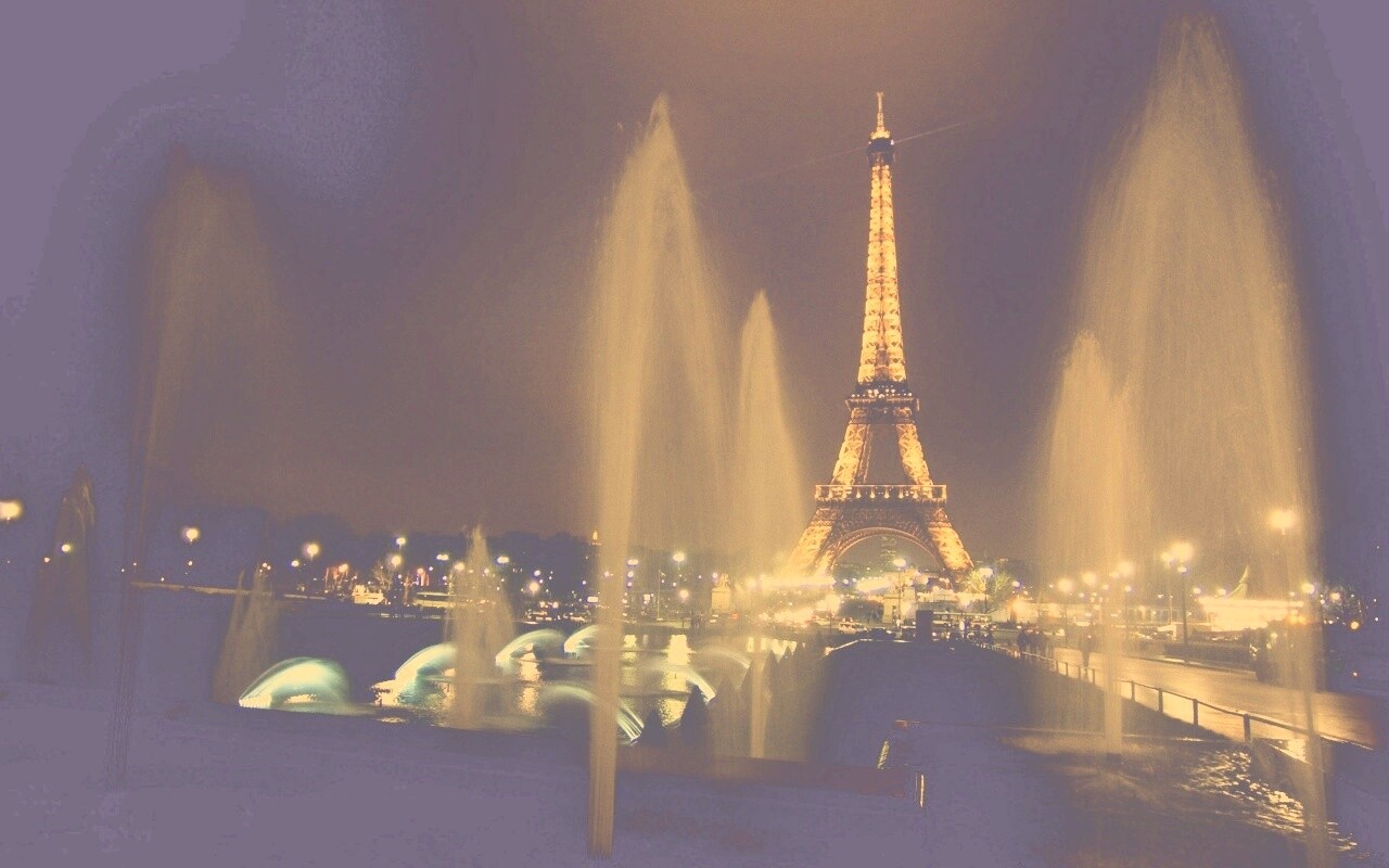 Фонтаны напротив башни Эйфеля обои