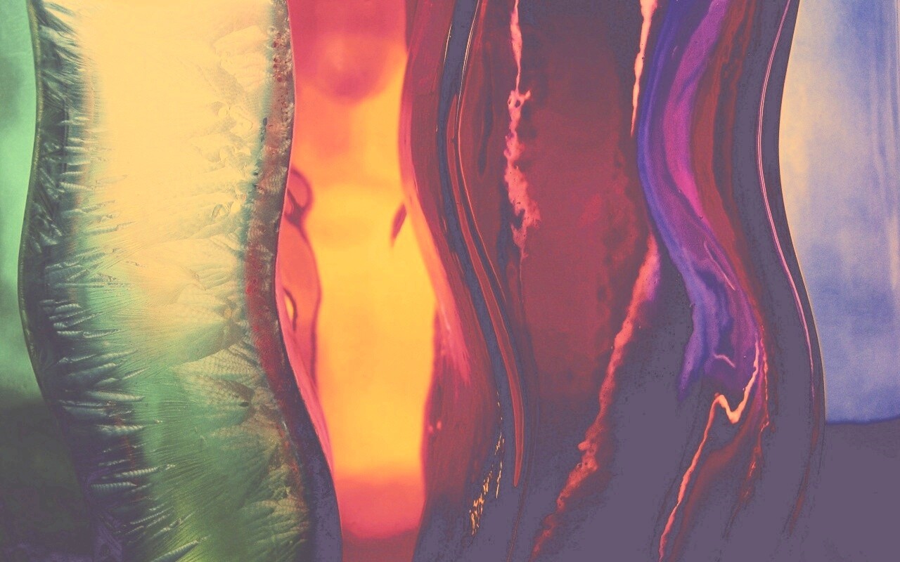 Цветные линии на стекле обои