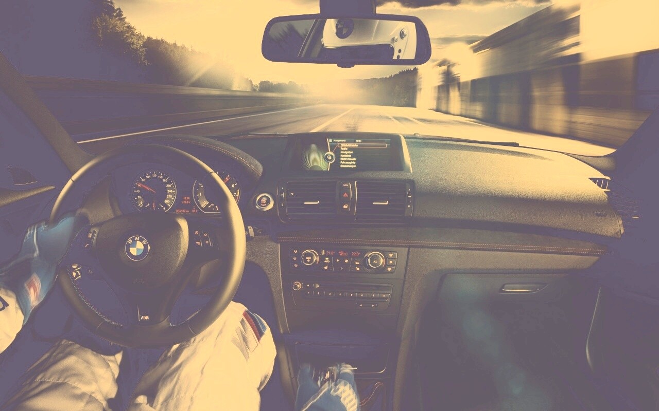 За рулём BMW обои