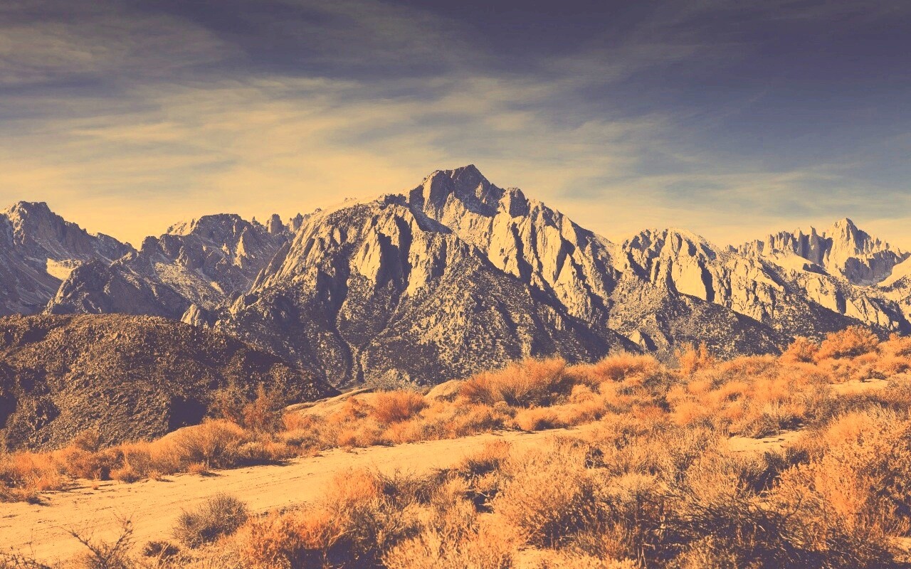 Горы у пустыни обои