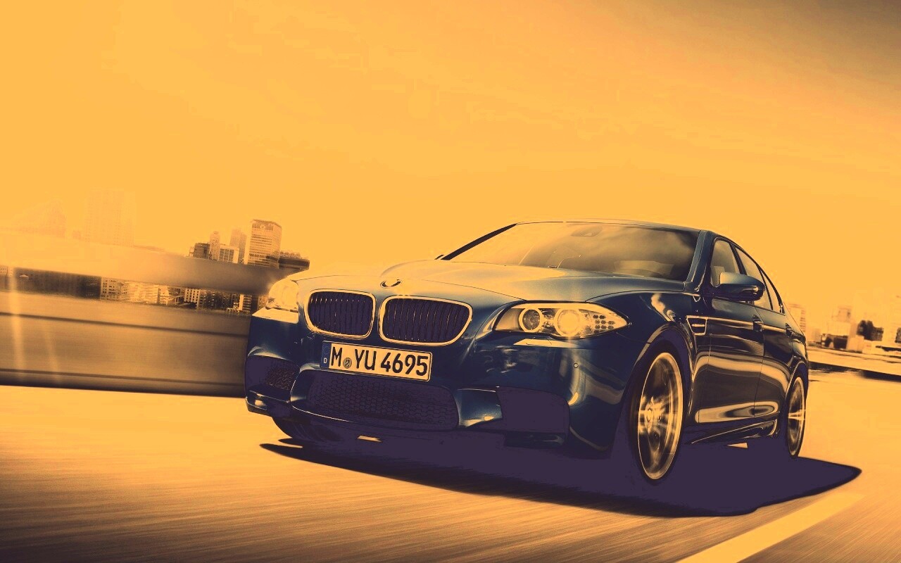 БМВ Ф10 в лучах солнца обои