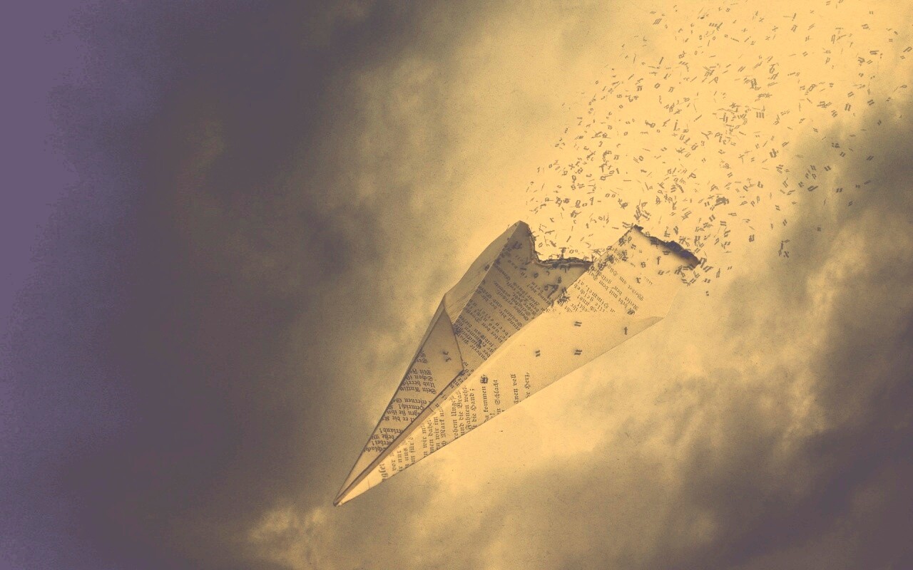 Крушение бумажного самолётика обои