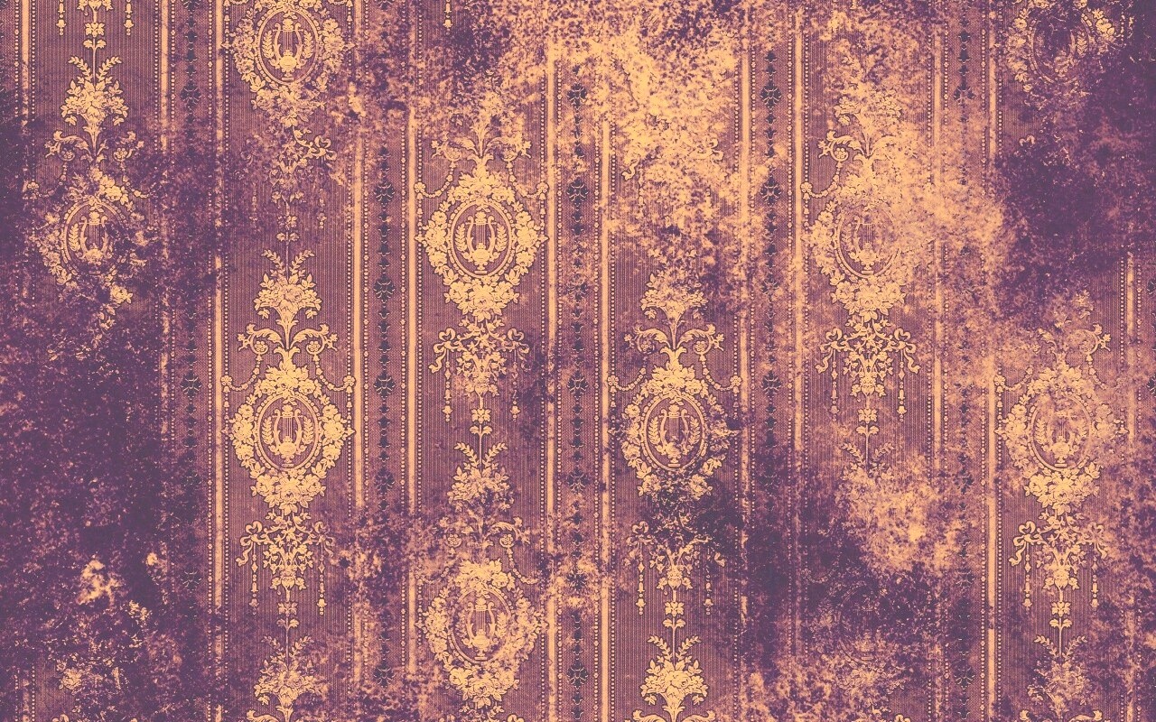 Старинные фиолетовые обои с узорами обои