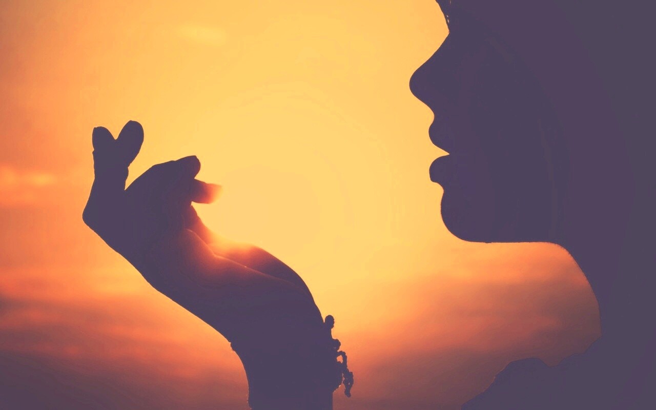 Солнце в ладони обои