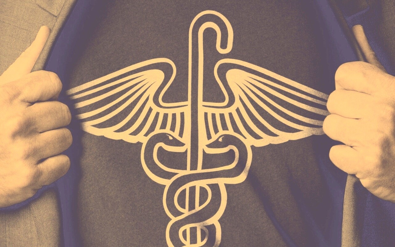 Футболка со змеями и тростью обои