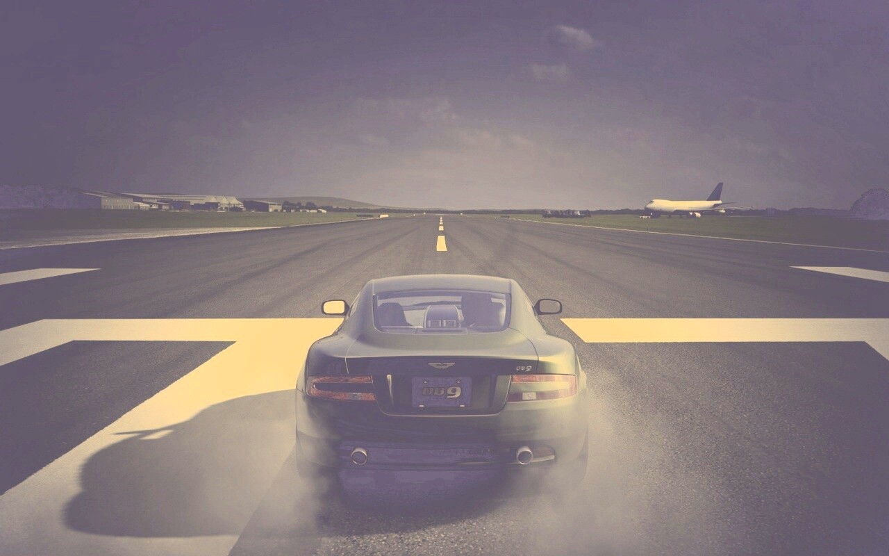 Aston на взлетной полосе обои