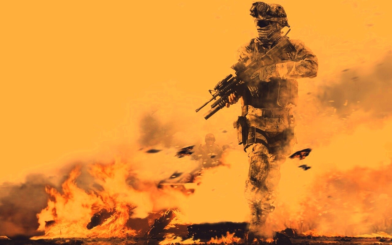 Солдат на фоне огня обои