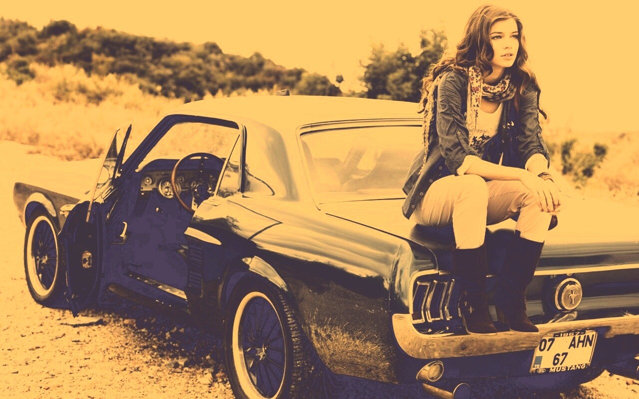 Девушка на мустанге обои