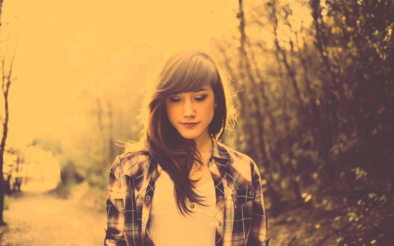 Девушка в парке обои