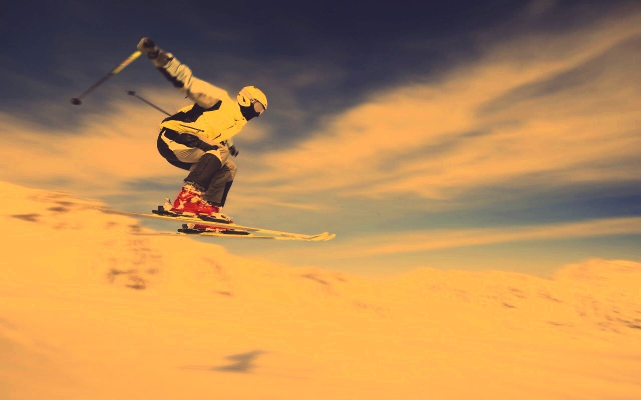Лыжник в прыжке обои