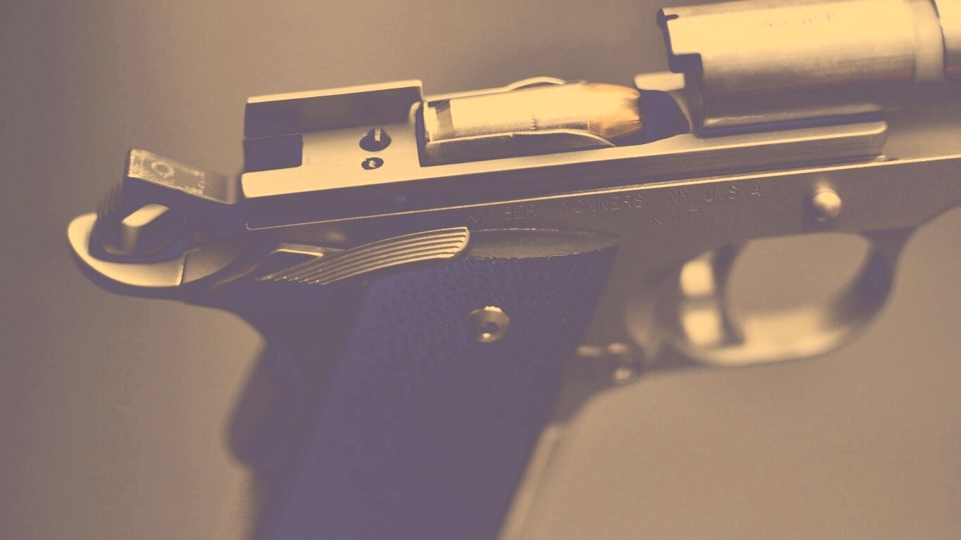 Разобранный пистолет обои