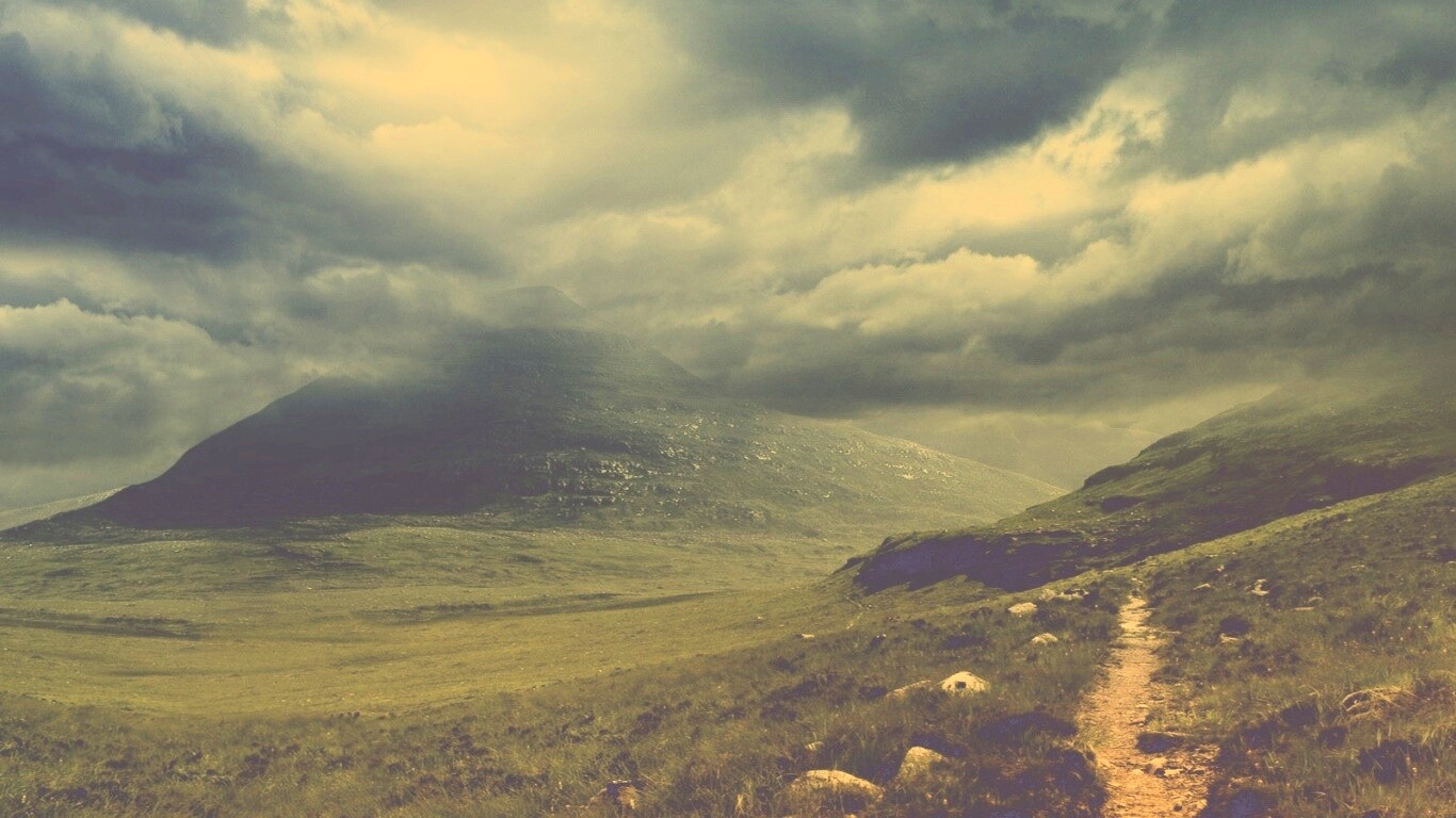 Тропинка средь холмов обои