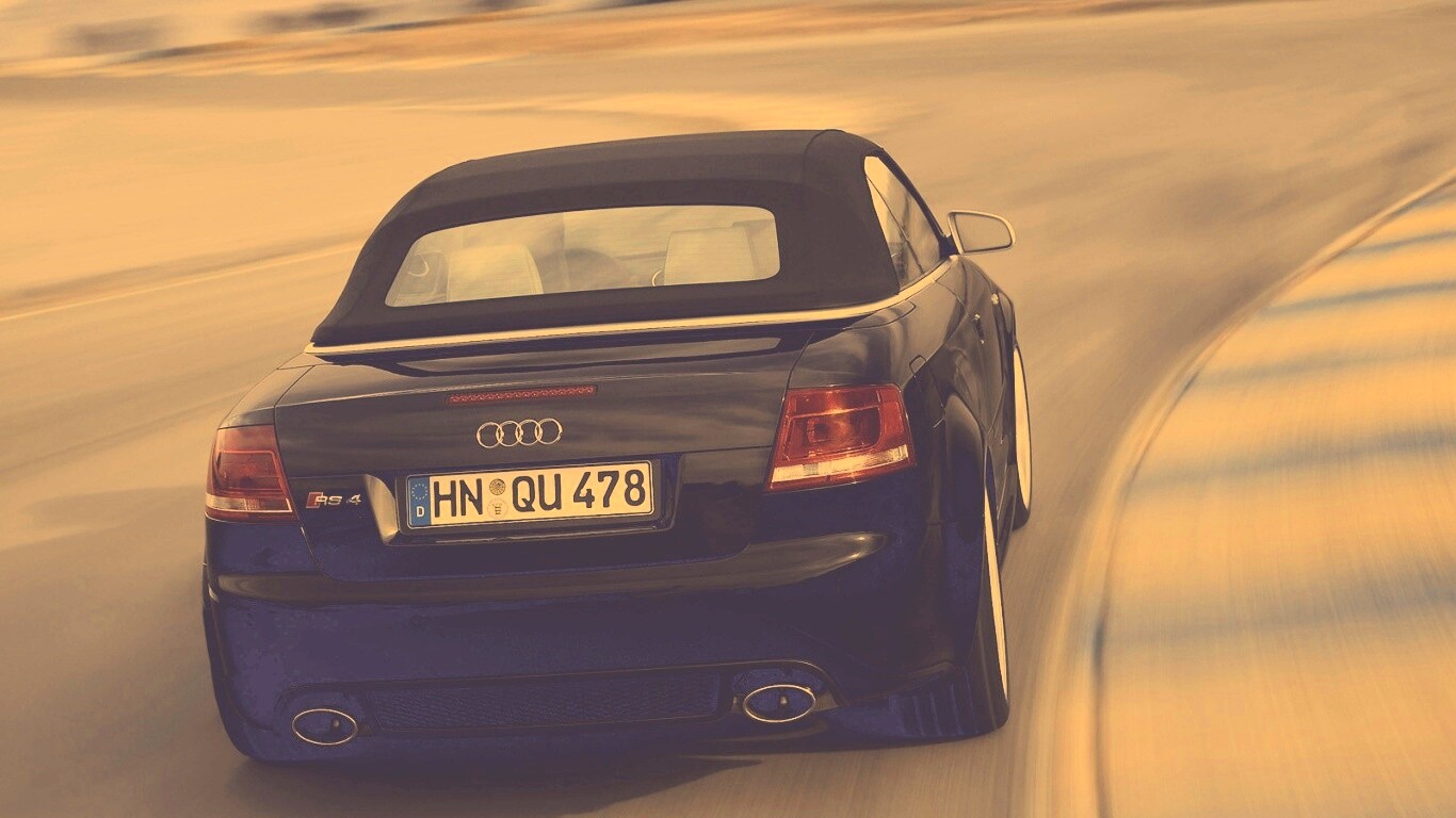 Audi RS 4 с тряпичной крышей обои