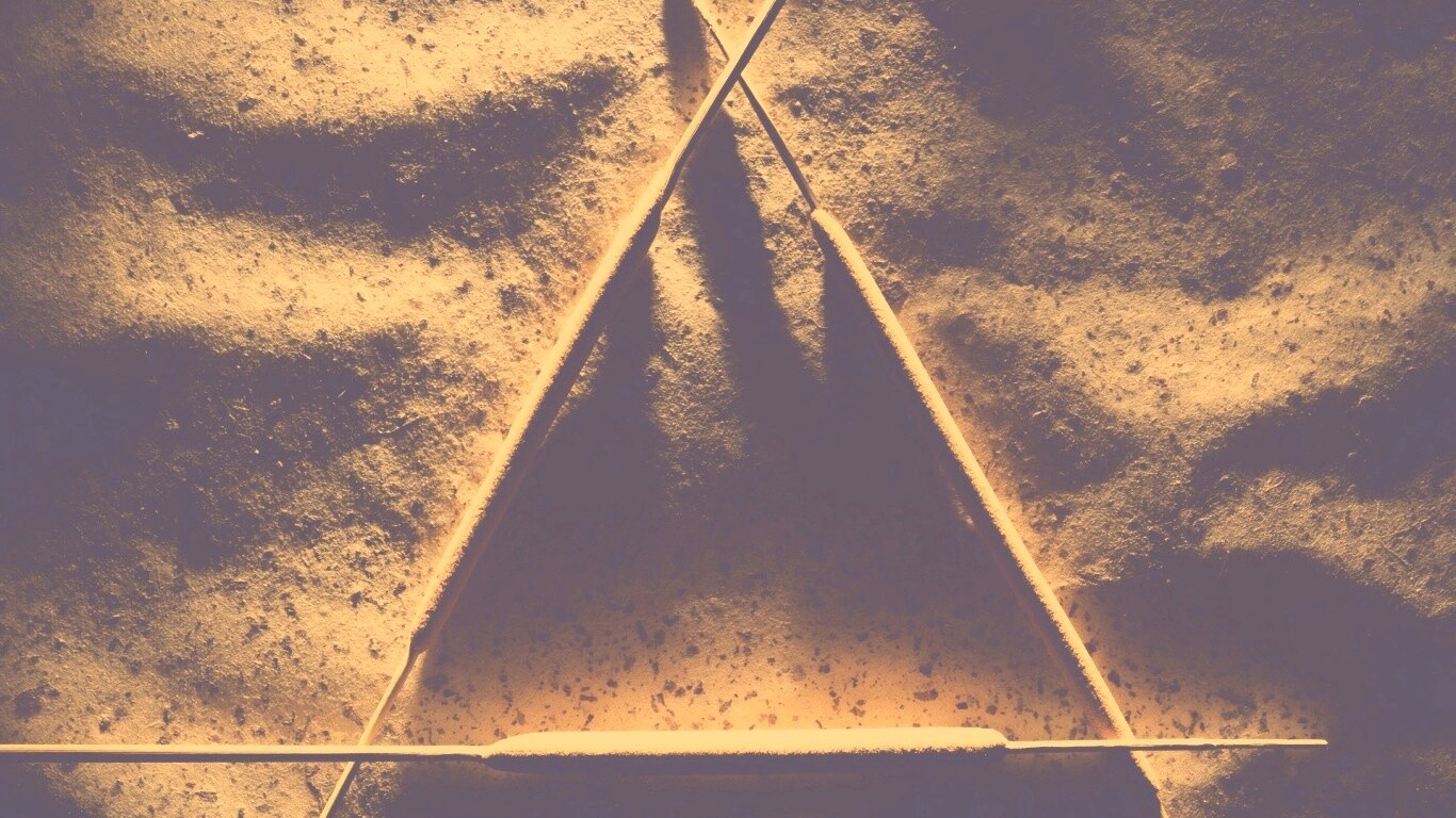 Треугольник из палочек обои