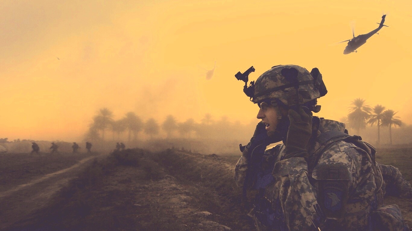 СОлдат во время боевых действий обои