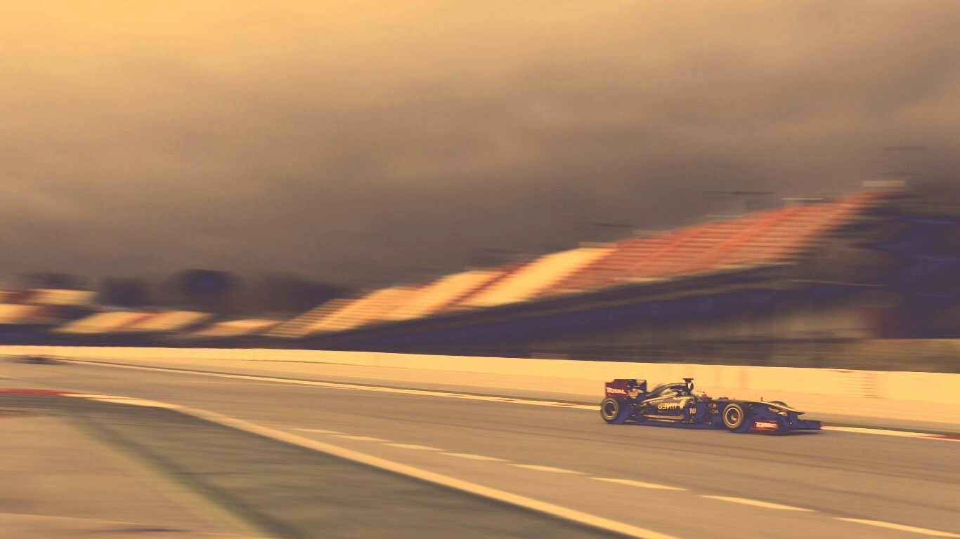 Болид на треке обои