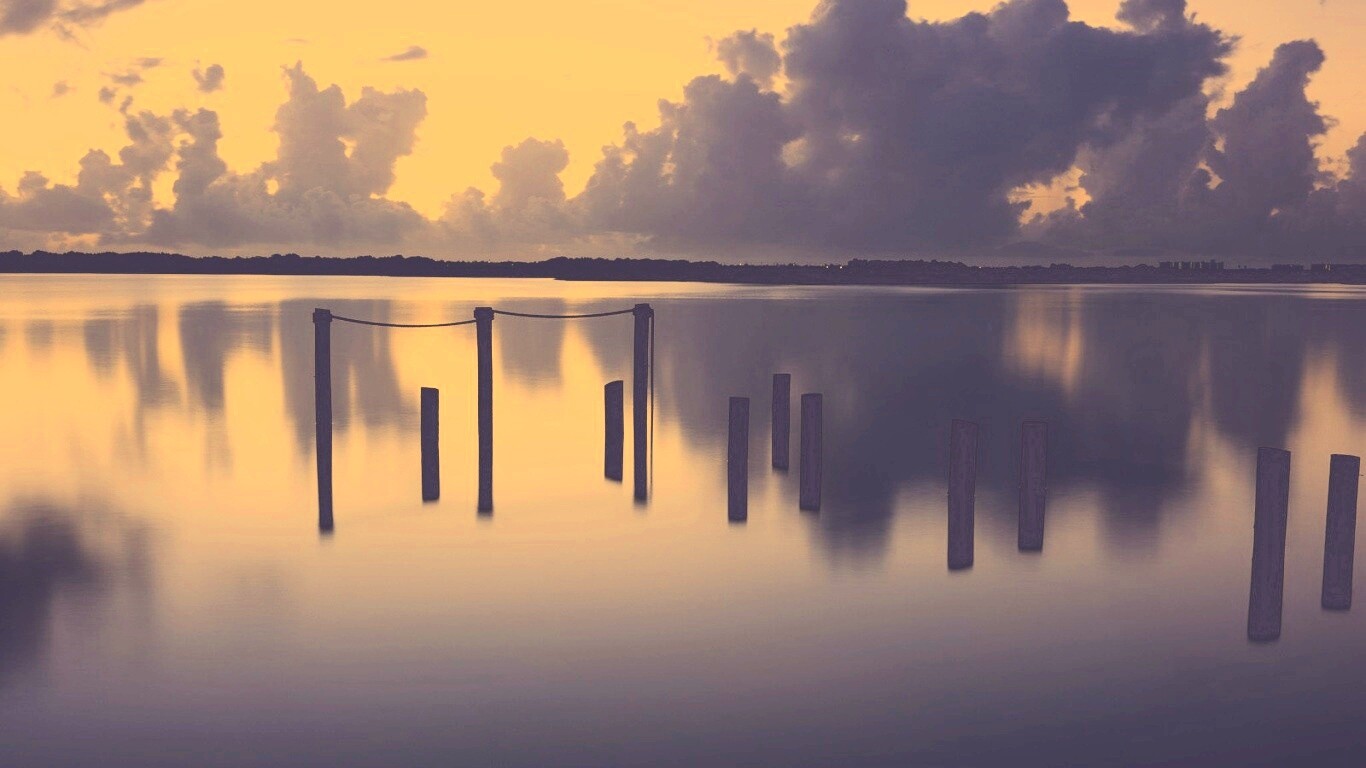 Столбики из воды обои