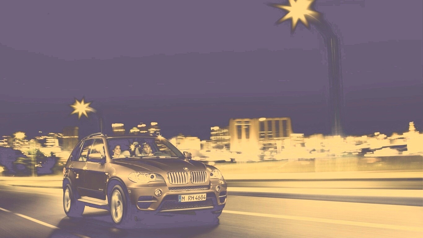 Пара в BMW X5 обои
