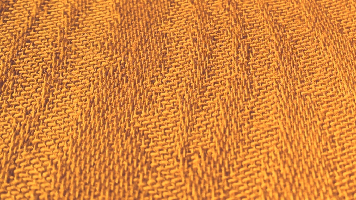 Золотистая ткань обои