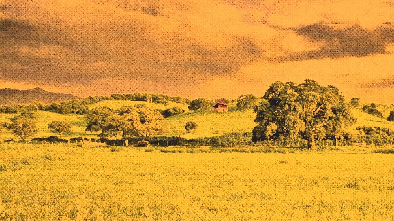 Домик на холмах обои