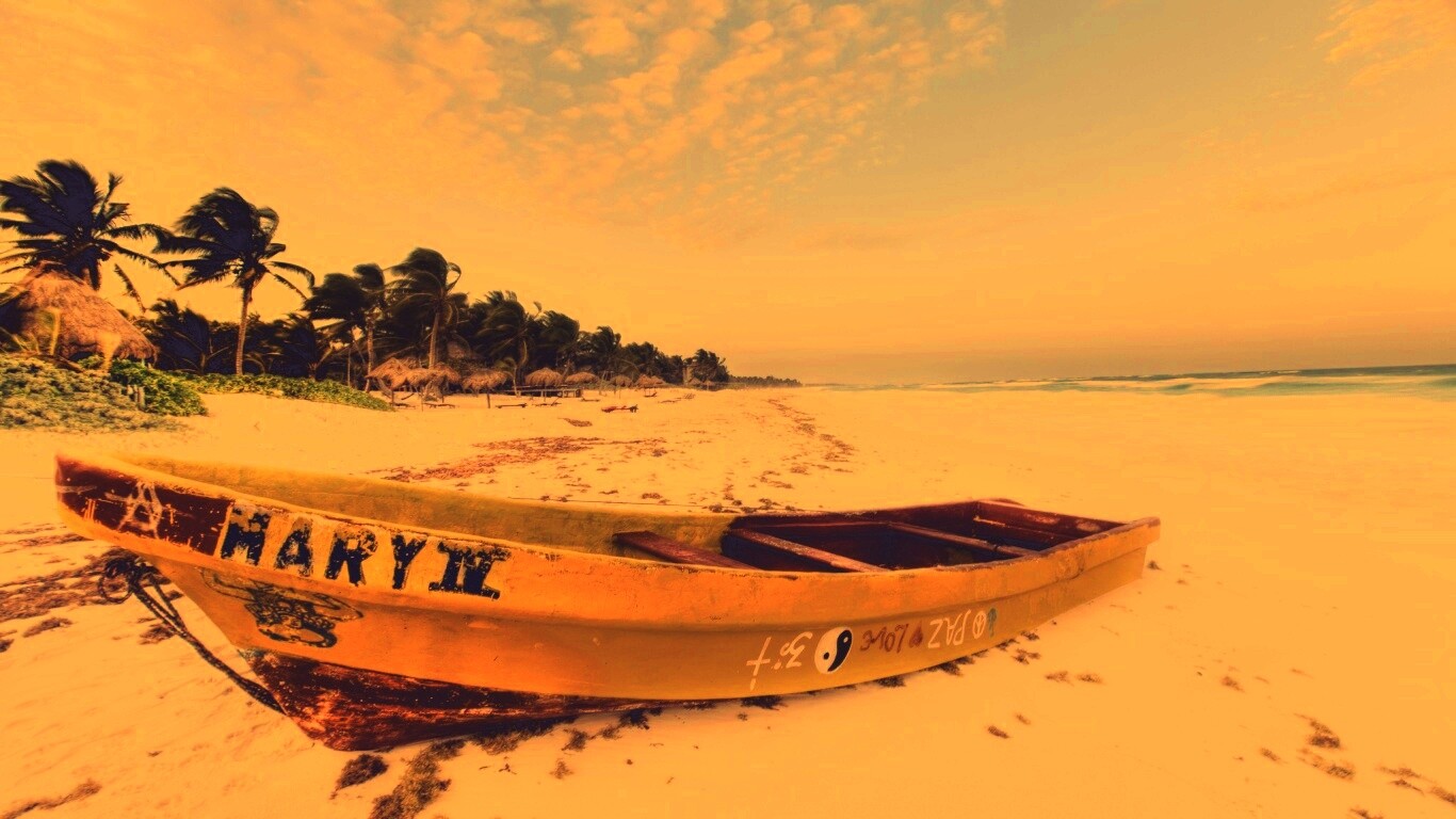 Лодка на берегу моря MARY IV обои