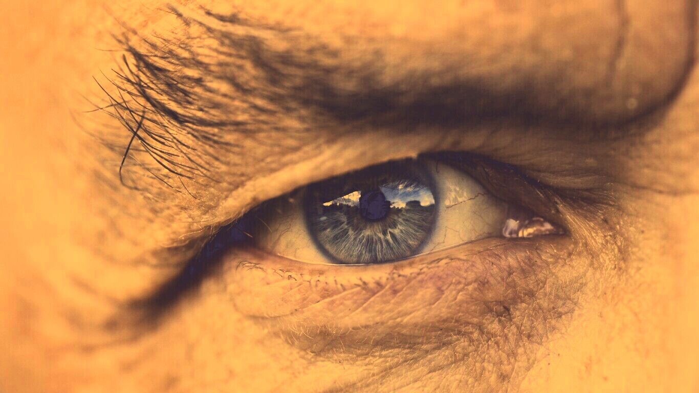 Глаз пожилого человека обои