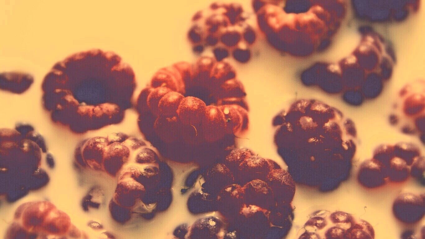 Малина в молоке обои