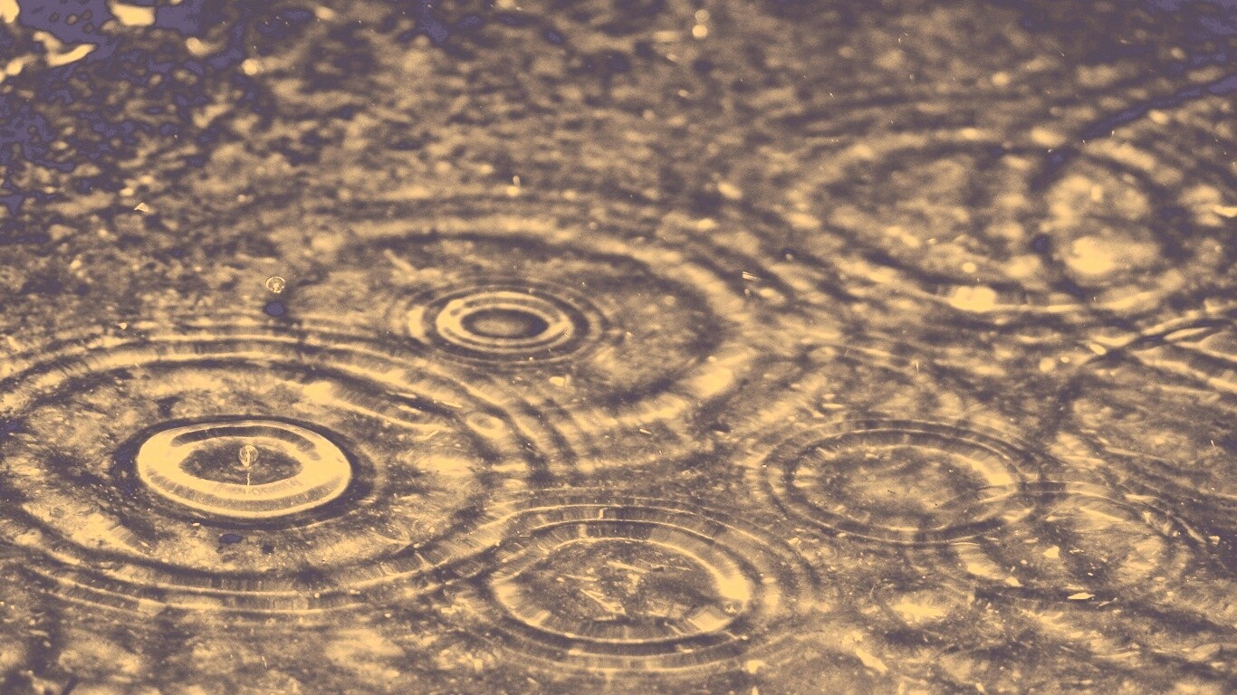 Круги на воде обои