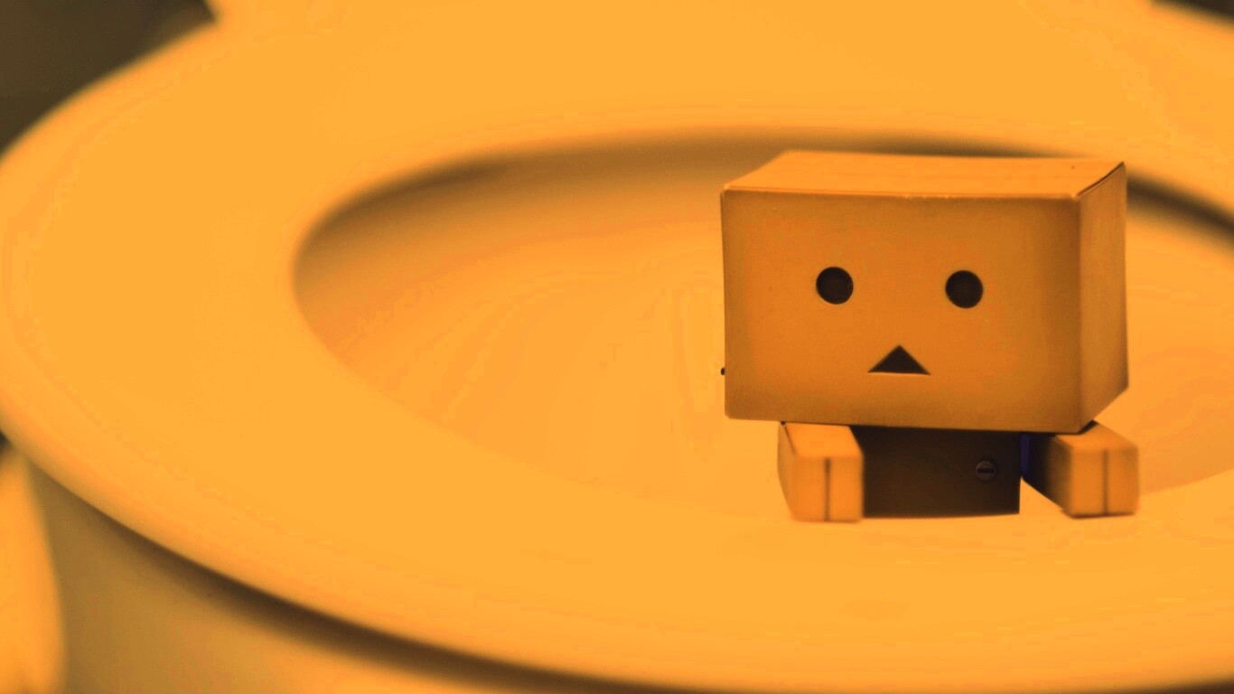 Danbo в унитазе обои