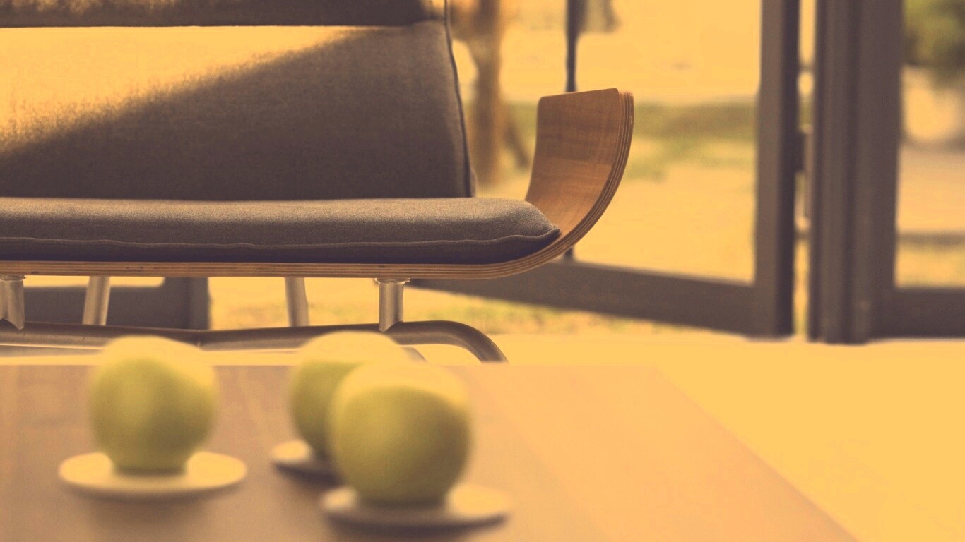 Яблоки на столе обои