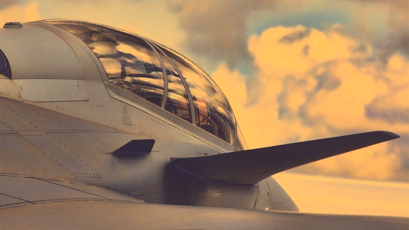 С крыла истребителя обои