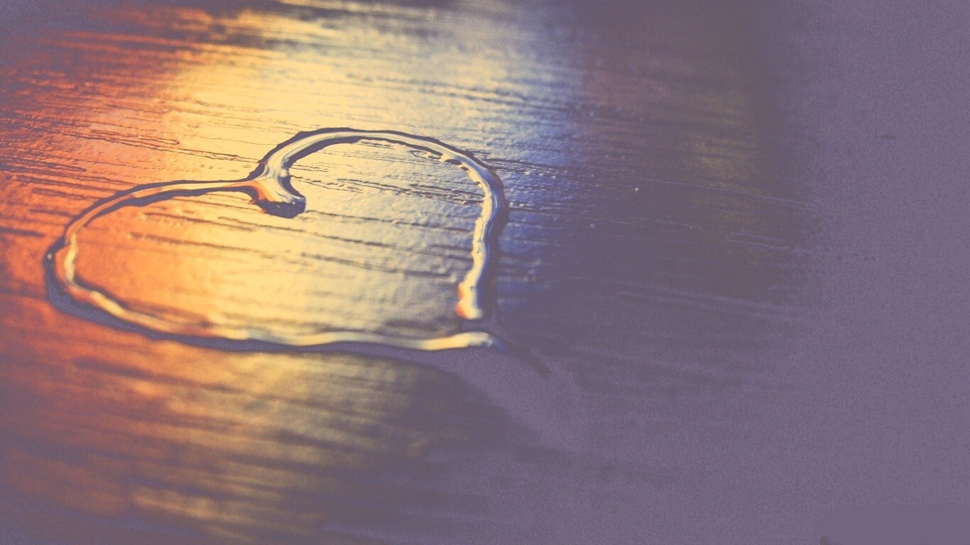 Сердечко из воды обои