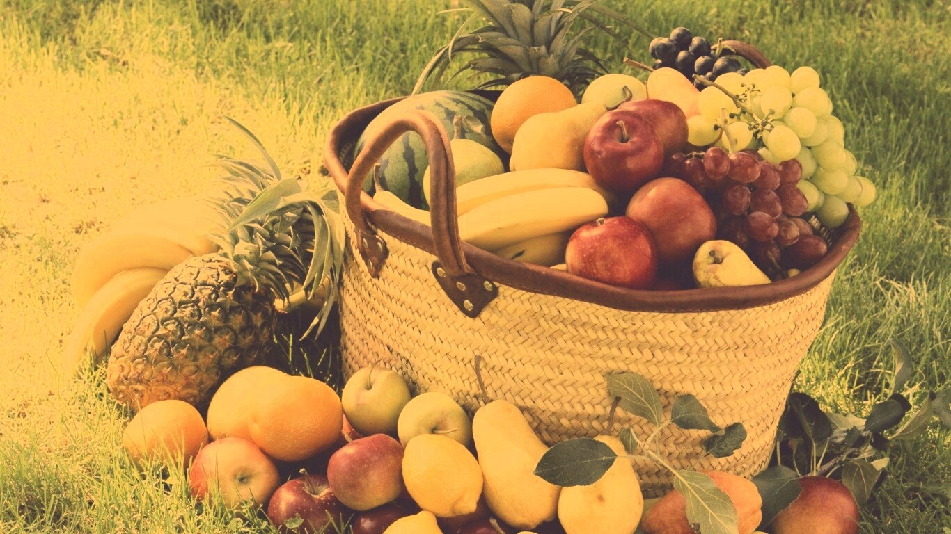 Корзина с фруктами обои