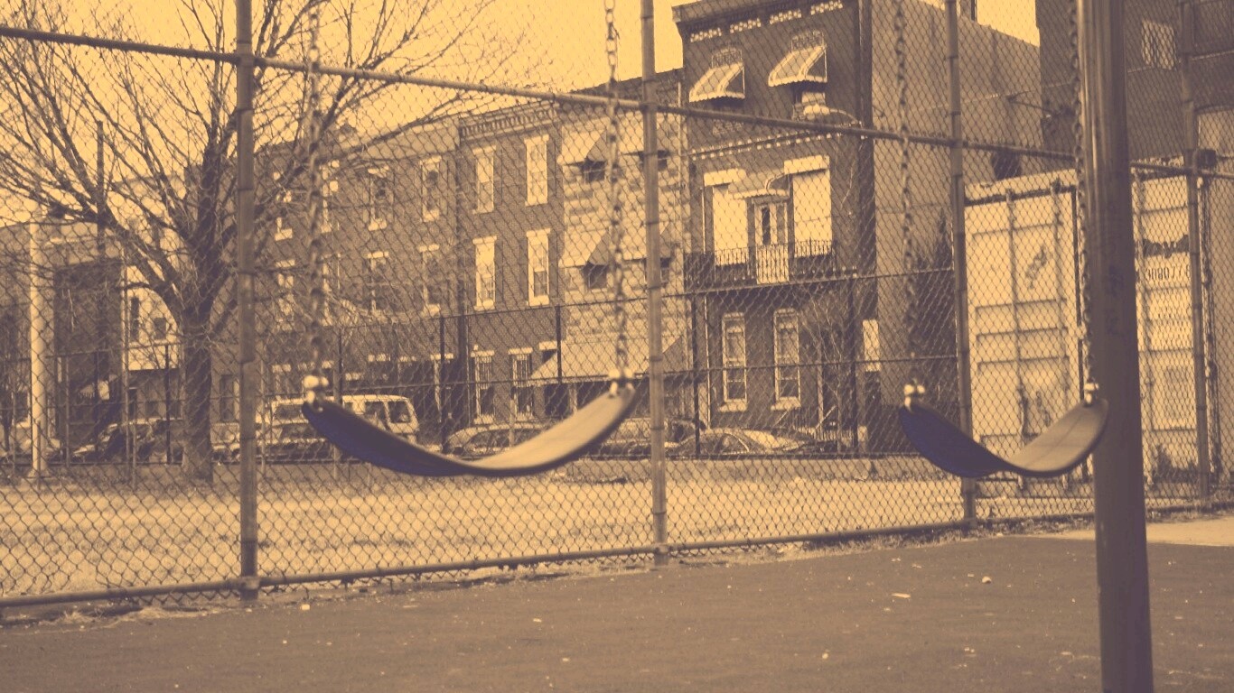 Пустые качели обои