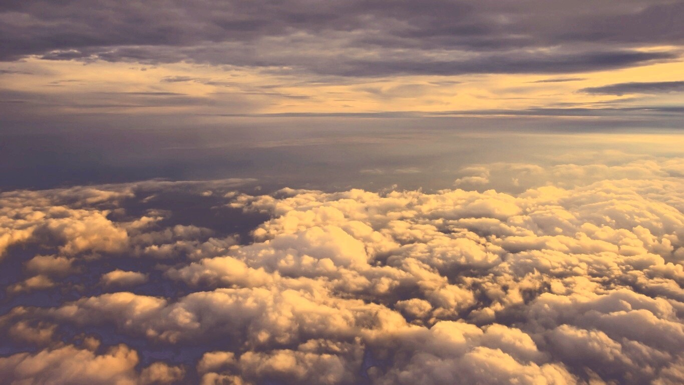 Полет над облаками обои